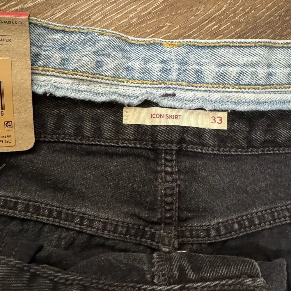 Levi's Dark Wash Denim icon Mini Skirt - Size 33